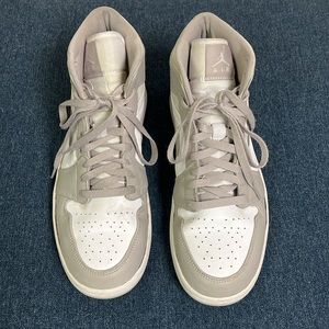 Air Jordan 1 Mid College Grey/Light Bone-White